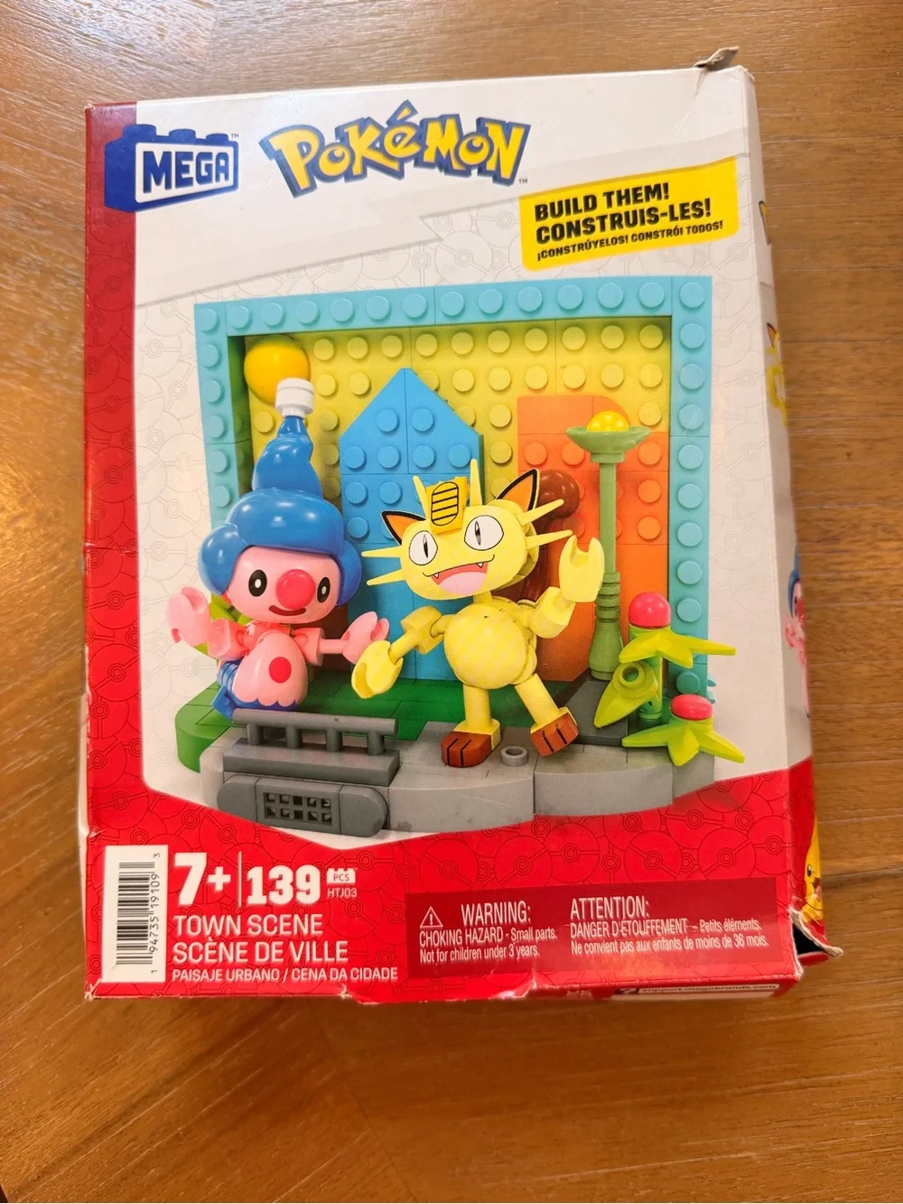 Pokémon Town Scene Building Set with Blue and Yellow Figures